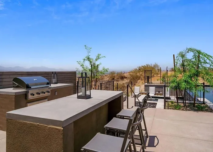 Paradise Canyon-infinity Pool-mnt Views-estate 3 Holiday home